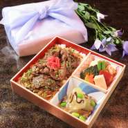 季節のお料理と黒毛和牛のすき焼弁当
