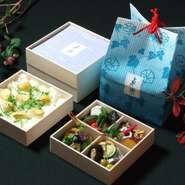 季節のお料理と季節の炊込み御飯２段弁当