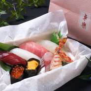 産地限定の天然魚介類のにぎり寿司。値段により、内容が替わります。