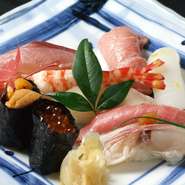 ※お写真は、イメージです。
握り寿司　8貫
巻物　1本