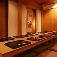 落ち着いた雰囲気の個室を多数完備しています。どの部屋も、優雅で洗練された雰囲気なので、ゆったりとプライベートを満喫できます。デートや接待など、大切な人をおもてなしするのにぴったりです。