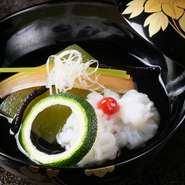 思い出を語り、在りし時をしのぶ弔事・法事の席。卓樂ではご法要の席を特別な料理でおもてなし致します。
在りし日の思い出を語り合い、偲ぶ場に是非、御利用下さいませ。