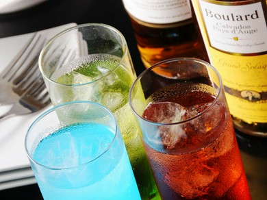 2軒目、3軒目に最適！　お得な2次会プランは、2時間飲み放題＋歌い放題＋おつまみ付きで、お一人様からOK