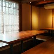 個室(10名以上なら個室として利用可能)：4名様×3席、2名×1席 ※掘りごたつです