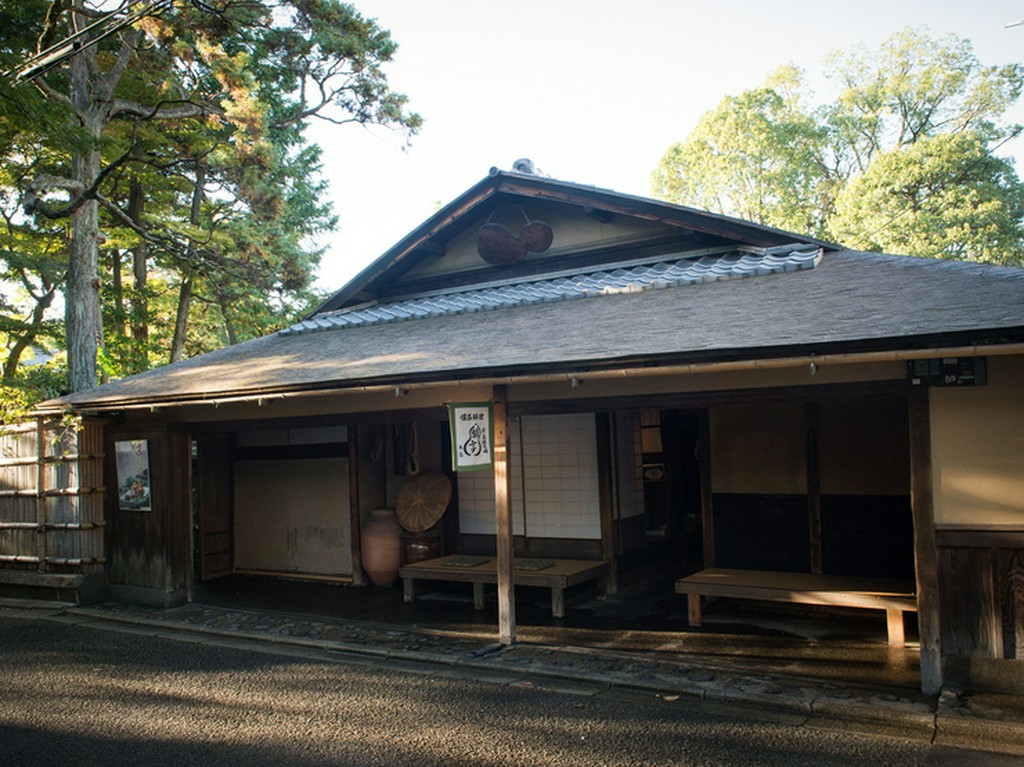 ふとした瞬間に目が止まる。食事前から気分が高揚する舞台演出