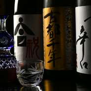 銘柄の新旧を問わず意欲的に数を増やしている点も特徴。日本酒の場合、ブランド力以上に、店主の高橋氏がイベントなどを通じてその味や、蔵主の人とナリを知り仕入れることが多いそう。【瓢亭】特注の銘柄も用意。