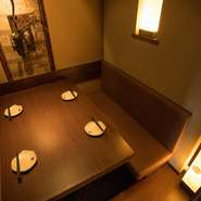 当店は完全個室、リラックスできる雰囲気のなかで、美味しいお料理とお酒をごゆっくり堪能してください。