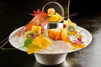 お祝いのお席には日本食ならではのサプライズも承ります。
サプライズでの「フルーツ盛り合わせ」・「デザート盛り合わせ」。
『大切な方へ気持ちを込めて仕上げます』