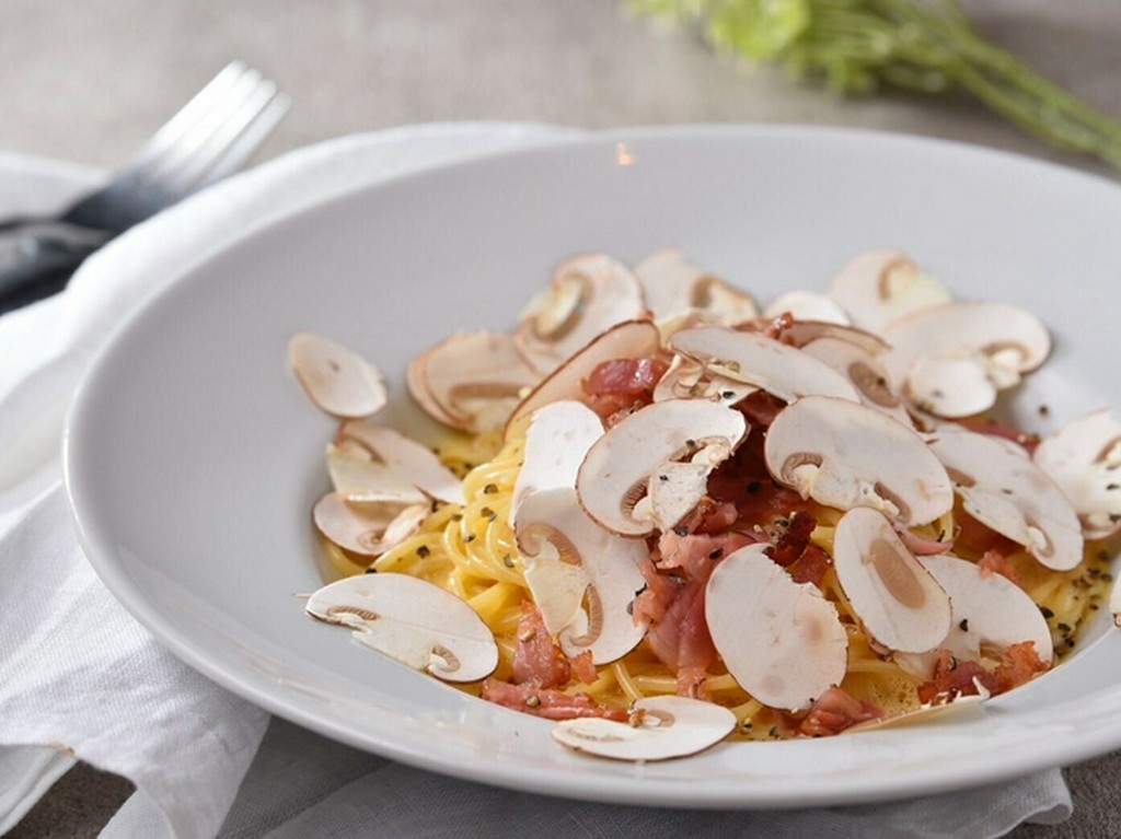 濃厚に香る　黒トリュフカルボナーラ