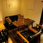 ボトルワインが100種類以上常備されており、グラスワインも日替わりで豊富な種類が並んでいます。店員に相談していただければ、注文した料理に合わせたオススメなどを紹介させていただきます。