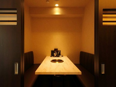 シックで落ち着いた雰囲気、清潔感を感じられるお店