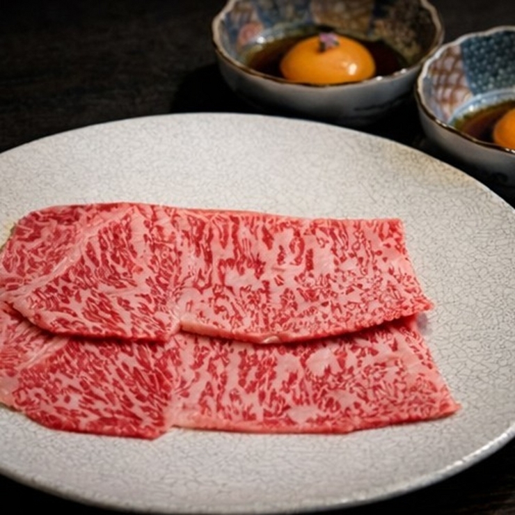 【含畅饮・30周年纪念】海鲜和牛鞑靼、精致牛舌、寿喜烧等 ■ 每人10,000日元（共10道菜）