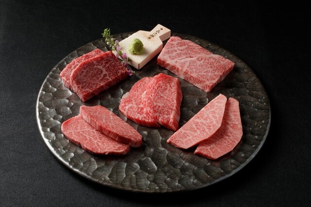 【雅式套餐】包含炙烤和牛牛肉捲、精選稀有部位、時令釜飯等（共8道菜）【夏日宴/盂蘭盆節套餐】