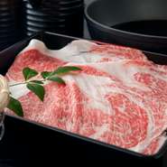 最高級の神戸牛を使用。上品かつ柔らかな肉質は、最後まで箸を持つ手が止まらなくなる美味しさです。