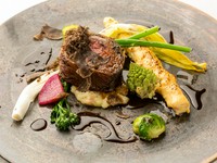 『国産和牛サーロインの備長炭グリル 赤ワインソースレホール風味 季節の野菜を添えて』