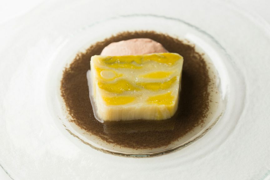ポロ葱のテリーヌ地鶏のレバームースとトリュフのヴィネグレット　〜デギュスタションコースの一品〜