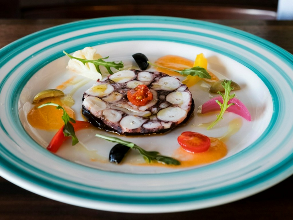 タコのサラミ仕立て