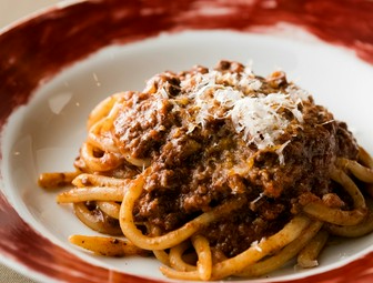 ピチ　トスカーナの伝統菓子　パンフォルテ風味　和牛のラグー