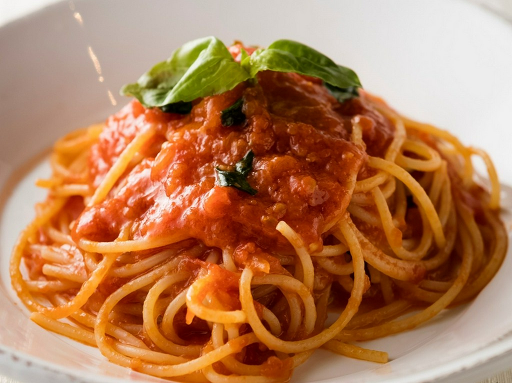 スパゲッティ　ポモドーロ　エ　バジリコ