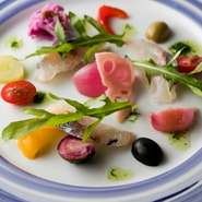 ※お苦手な食材、アレルギーがございましたらあらかじめお知らせください。

※ディナータイムのみ、席料としてお一人様￥880いただいております。

※5名様以上でご利用いたただく場合、お料理を一番美味しい状態で召し上がっていただくために、あらかじめコースでの注文をお願いしております。

※表示価格は税込み価格です。
