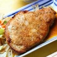 1日10食限定特別料理

山形県産”米澤豚一番育ち”にジンジャーソースを添えた人気メニュー