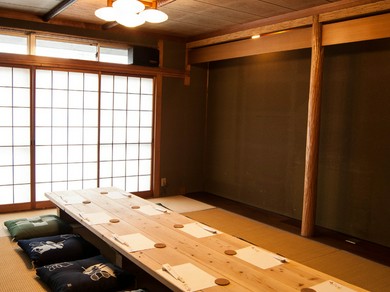 掘りごたつのあるお座敷で団欒のひと時を過ごすことができます　