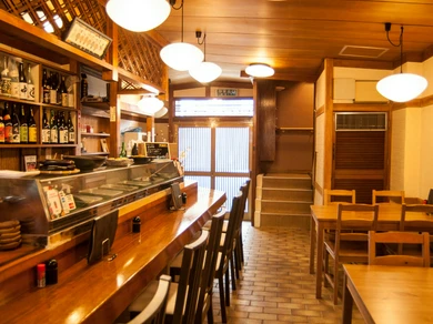 店主の温かな人柄と素材を活かした料理でホッと寛げる空間です