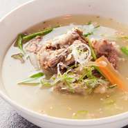じっくり煮込んだスープは栄養満点、体に優しい『テールスープ』