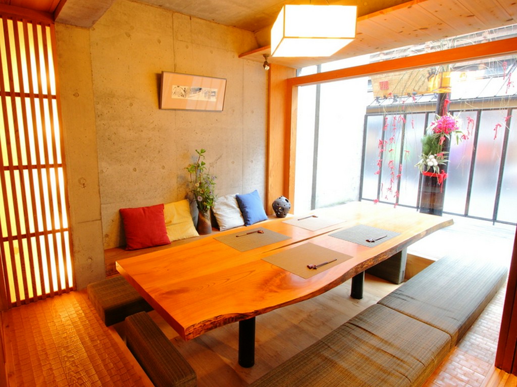 落ち着いた空間でゆっくりと食事が楽しめます