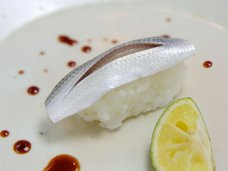 瀬戸内で取れた「こはだ」を江戸前流で仕込んだ『こはだの握り』