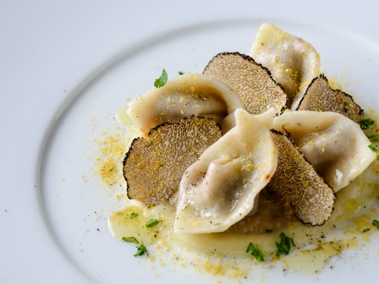 トリュフの香りでワインを誘う『茸とサマートリュフのトルテリーニ VEGAN』