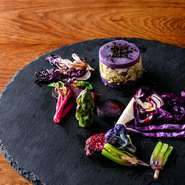 信頼のおける生産者さんの思いをギュッと詰め込んだ『季節野菜の一皿　VEGAN』