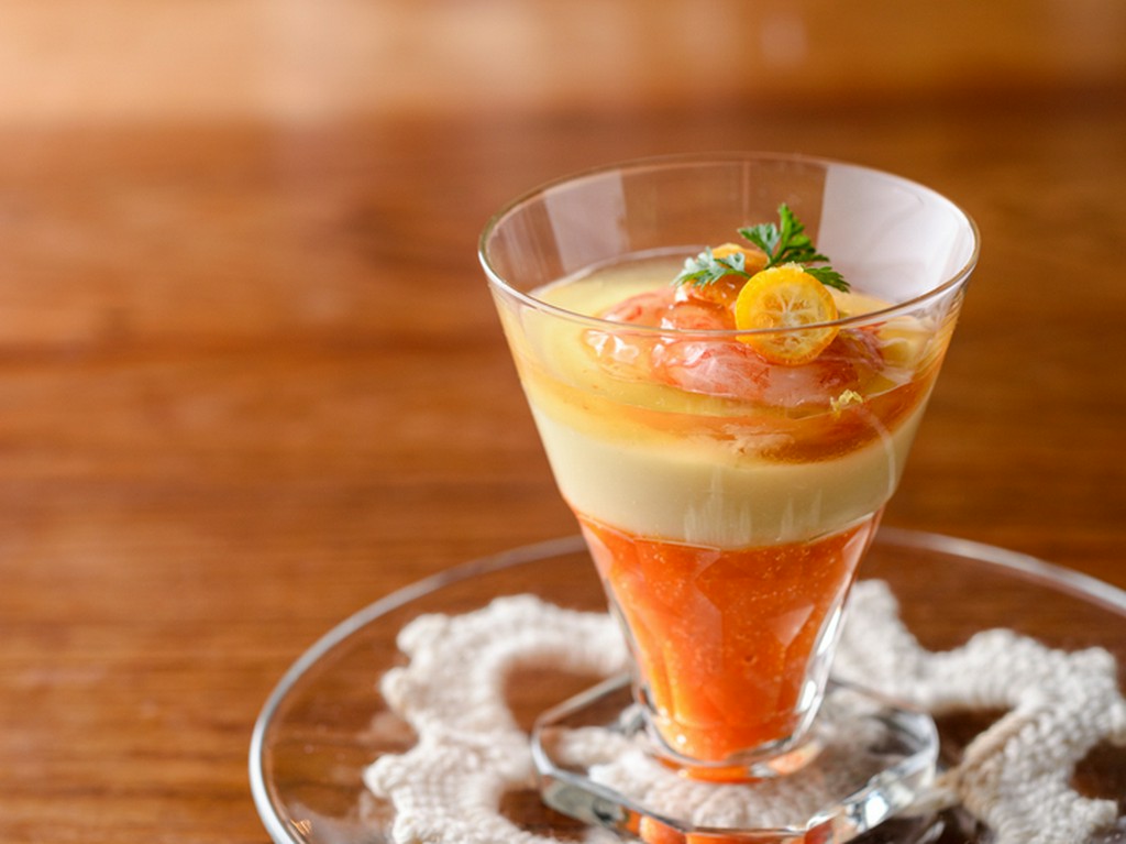 涼しげでとても爽やかな見た目『季節の魚介と野菜のパルフェ』