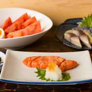 会社の就業時間を過ぎると、瞬く間に人が。人気店ゆえ予約か早めの来店がおすすめです。