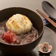 新潟県のコシヒカリでも有名な頸城で特別栽培した玄米のもち米を使用。4月からは『蕎麦米ぜんざい』。