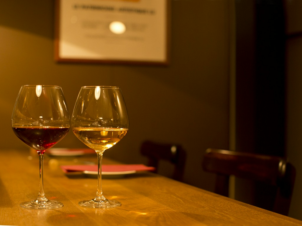 グラスワインを飲み比べるのも楽しいのでは