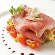 食通も唸る丁寧な料理の数々に、幹事さんの鼻も高々になること間違いなし。美味しい食事と楽しい時間で感謝の気持ちを伝える会に。※写真はコースのメイン一例