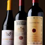 ソムリエセレクトによる500～600種ものワインを嗜めます