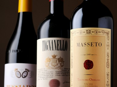 ソムリエセレクトによる500〜600種ものワインを嗜めます