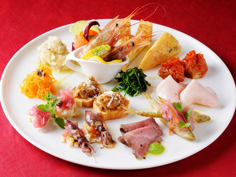 色鮮やかな旬がつまった『前菜盛り合わせ』