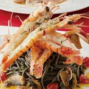 毎日の気温や湿度によってレシピを変えるという自家製のパスタはモチモチの食感が絶品です。