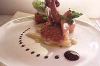 なかやま牛フィレ肉のグリルやイタリア産フレッシュトリュフのスパゲッティなどが楽しめます。

お口取／スープ／前菜／自家製パン／リゾット／パスタ／魚又は肉料理／デザート盛合せ／食後のお飲み物　※内容は一例