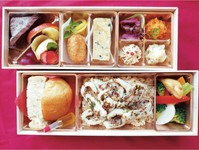 ●真鯛の炙り焼き
●ポルチーニ茸のドライリゾット
●8種の前菜
●自家製パン（オリーブオイル付き）
●本日のドルチェ

※内容は日によって異なる場合があります。