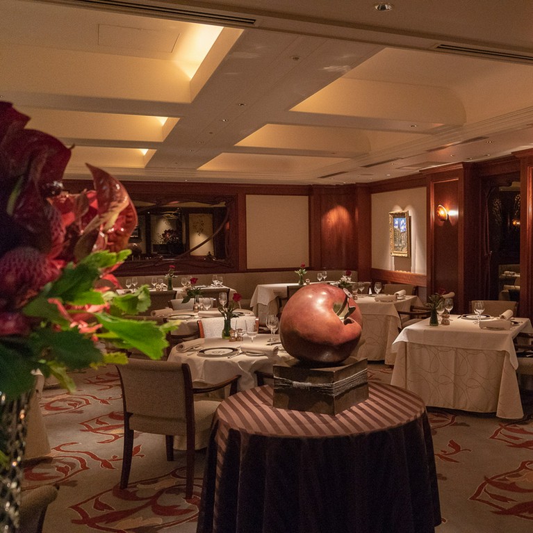 まるで美術館のような非日常的な空間はデートにも