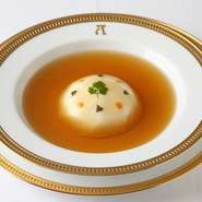 初代料理長である高橋徳男氏の時代から変わらない味で提供するスペシャリテです。
