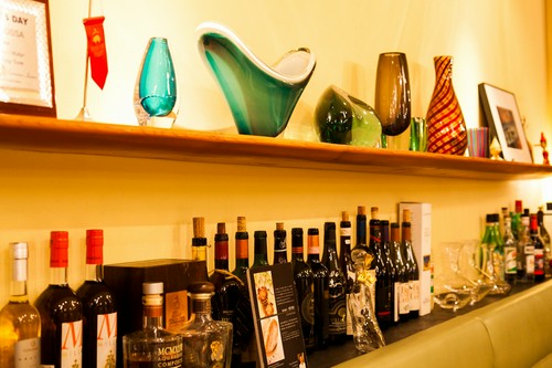 カジュアルすぎず、演出しすぎない店内