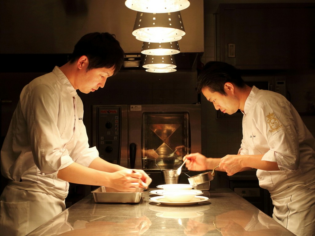 常に前進し続けるシェフの姿勢は料理にも明確に示されている