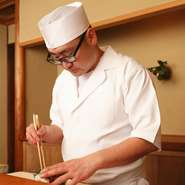 「古典は誰にも負けないものを、そして創作はシンプルに」が大渡氏の料理哲学。一見、奇を衒っているように見えた調理法や食材にも、確かな理由があることはひと口味わうほどに実感できます。