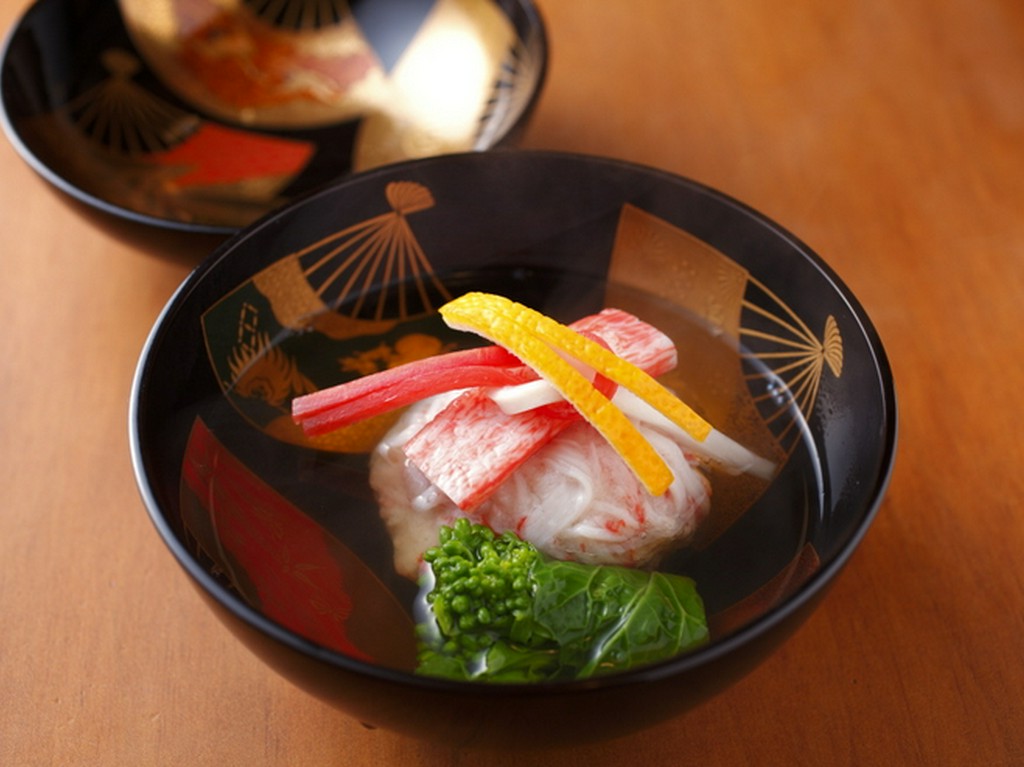 蟹本来の甘みと旨みを引き出した『蟹しんじょお椀』