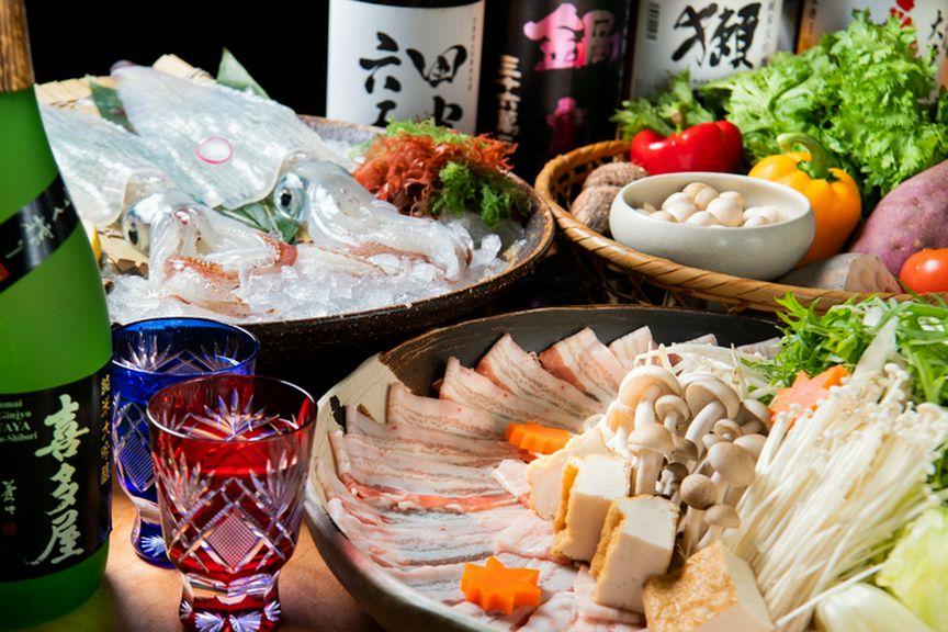 新鮮な活イカの活づくりや種類豊富なお酒をじっくりと楽しんで